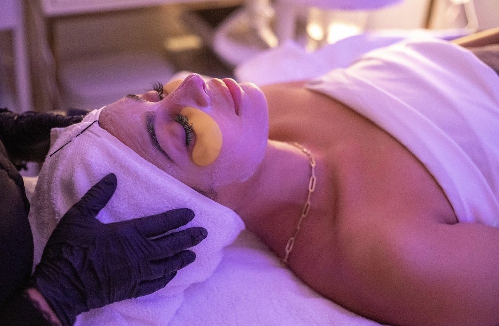 Aroka Ibrow Salon Logo