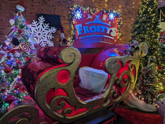 Frosty's Christmas Bar - Los Angeles by null