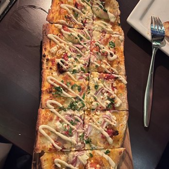 The Botanist Social - chefs choice flatbread - Cocktail Bars Near Me - Madison, Wisconsin