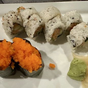 Sushi UNI - Masago and spicy salmon roll - Sushi Bars Near Me - Lenexa, Kansas