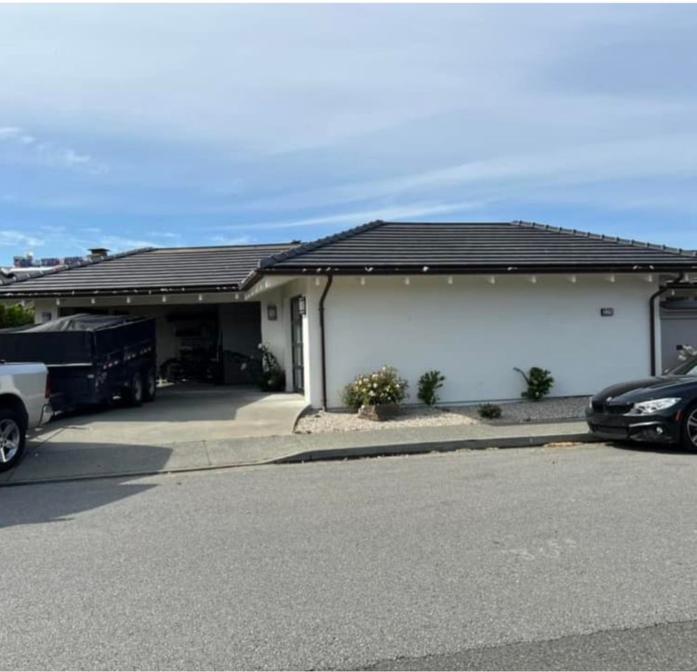 Slide of Cachus Roofing