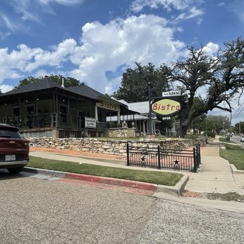Central Perk - the view from the road - American Near Me - Hamilton, Texas