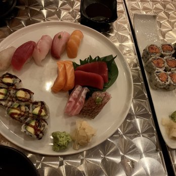 Sapps - Crunchy Spicy Tuna Roll and Sushi Sashimi Combo - Japanese Near Me - Long Island City, New York Sapps - Crunchy Spicy Tuna Roll and Sushi Sashimi Combo - Japanese Near Me - Long Island City, New York