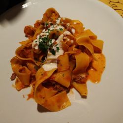 La Cucina di Via Zucchi - Pappardelle con ragù di capriolo al ginepro e crema di bufala