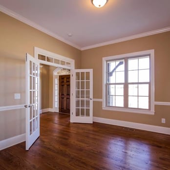 Jones Company - empty living room with wood floors - General Contractors Near Me - Franklin, Tennessee Jones Company - empty living room with wood floors - General Contractors Near Me - Franklin, Tennessee