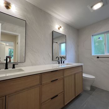 Homee Renovation - a bathroom with a double sink and a large mirror - General Contractors Near Me Homee Renovation - a bathroom with a double sink and a large mirror - General Contractors Near Me