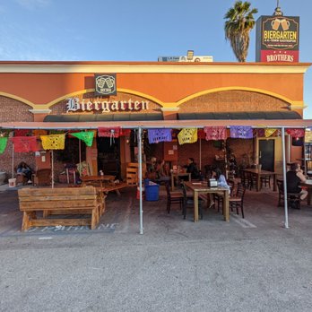 Biergarten - Outside patio - Gastropubs Near Me - Los Angeles, California
