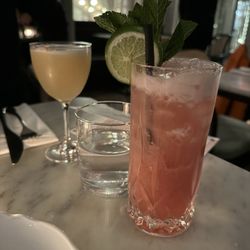 Hype worthy spirit free cocktails: 1928 - Smoked 0% Tequila, honey ginger syrup, pear nectar, lemon & the Sirocco