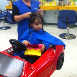 Giselle getting her first "real" haircut ;-) Giselle getting her first "real" haircut ;-)