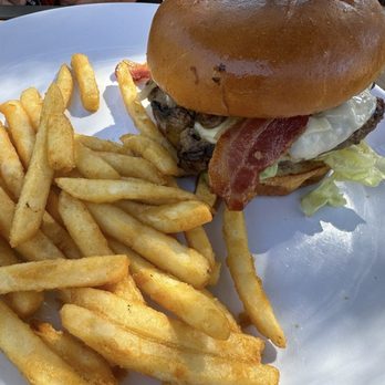 Mama's Egg House - the BACON-MUSHROOM BURGER with fries was damn near perfect - Breakfast & Brunch Near Me - Idyllwild, California