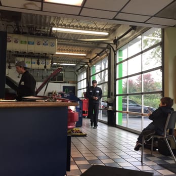 Planet Lube - View from seating area. - Oil Change Stations Near Me - Lake Bluff, Illinois