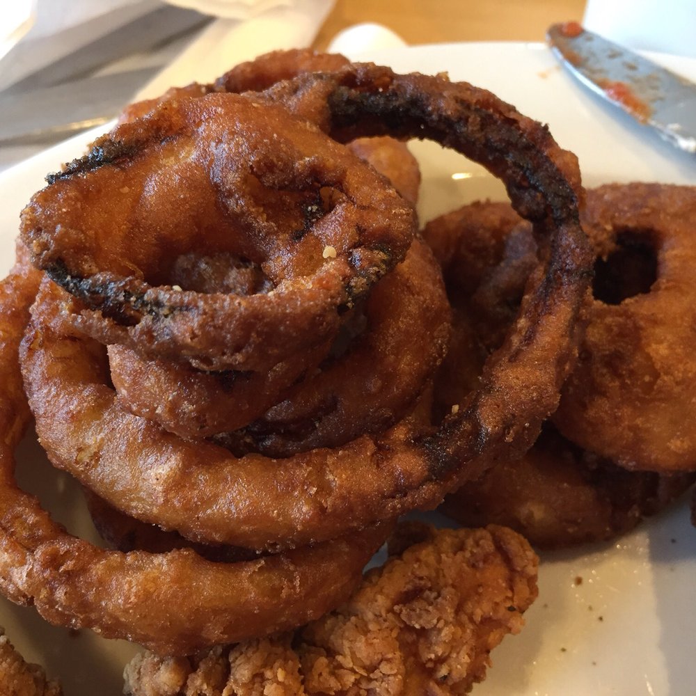IHOP - Burnt onion rings. The cooks/food runners think this is acceptable to send out? - American Near Me - Manchester, Connecticut