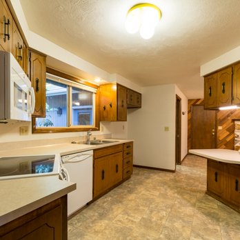Amy Thompson - Hybrid Real Estate - Real Estate Agents Near Me - Eugene, Oregon