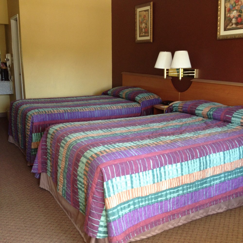 Super 8 by Wyndham Spring - To nice double beds. Fresh sheets. No bedbugs! - Hotels Near Me - Spring, Texas