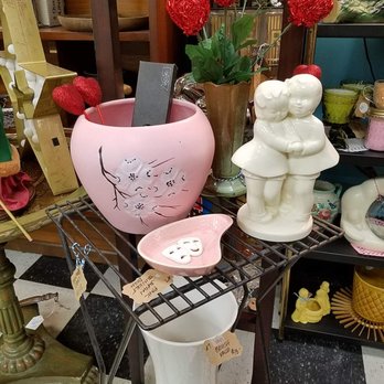 Clawson Antiques - Antiques Near Me - Clawson, Michigan Clawson Antiques - Antiques Near Me - Clawson, Michigan