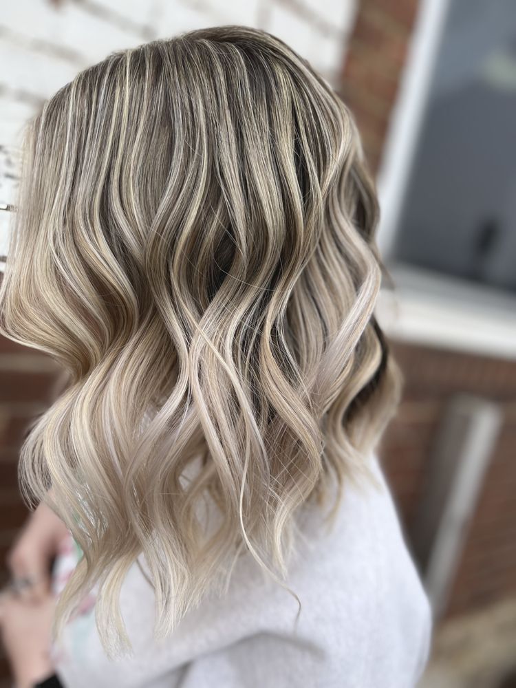 Mane Beauty by Stevi Logo