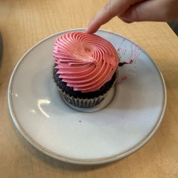 Art Lunch - Strawberry cupcake - Breakfast & Brunch Near Me - Pasadena, California