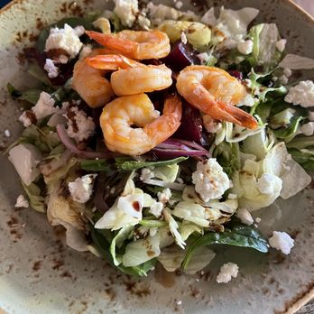 Kelsey's - Salad with shrimp - American Near Me - Niagara Falls, Ontario