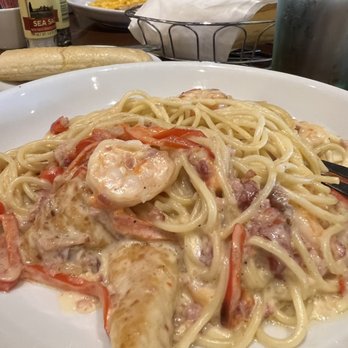Olive Garden Italian Restaurant - Chicken & Shrimp Carbonara - Italian Near Me - Clovis, California Olive Garden Italian Restaurant - Chicken & Shrimp Carbonara - Italian Near Me - Clovis, California