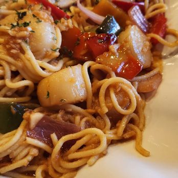 Etouffee Shaking Crab - Garlic noodles with 8 medium-sized scallops, really good! - Seafood Near Me - Redlands, California