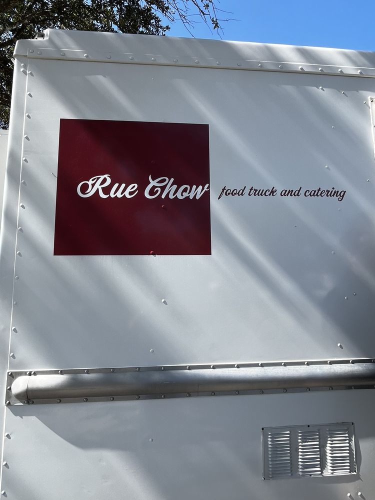 Rue Chow Food Truck Logo