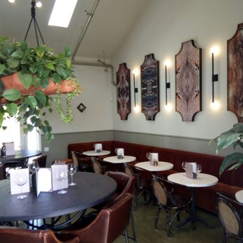 VML - Comfy tasting room. - Wine Tasting Room Near Me - Healdsburg, California VML - Comfy tasting room. - Wine Tasting Room Near Me - Healdsburg, California