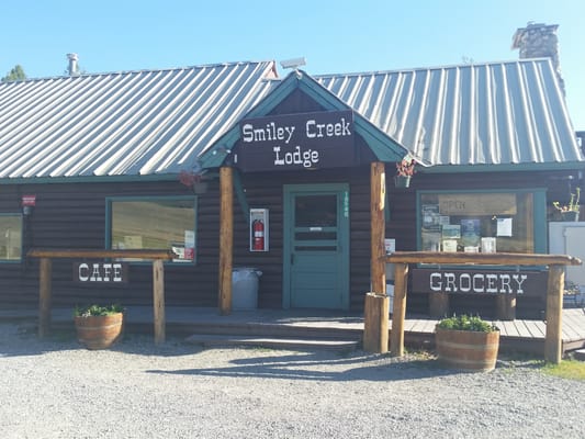 Smiley Creek Lodge by null