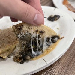 Aqui Es Texcoco - El Huitlacoche Taco