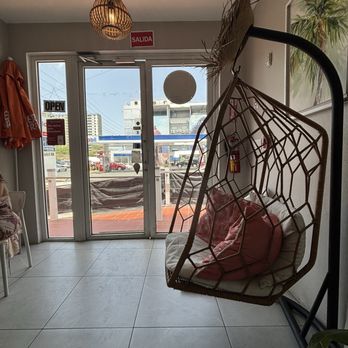 Playa Papaya - Interior - Breakfast & Brunch Near Me - San Juan, Puerto Rico