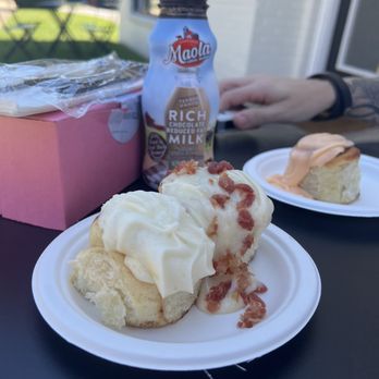 Gogo's Cinnamon Rolls - Bakeries Near Me - Old Fort, North Carolina