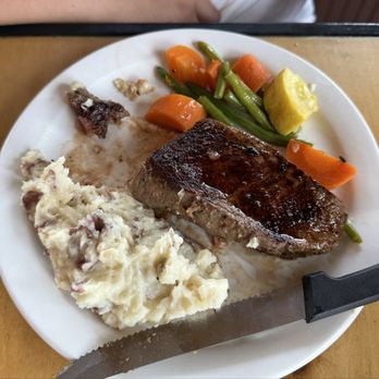 Broken Spur Inn & Steakhouse - Kids top sirloin with mashed potatoes and steamed veggies. Generous sized portion for kids. We took half of it to our hotel. - Steakhouses Near Me - Torrey, Utah Broken Spur Inn & Steakhouse - Kids top sirloin with mashed potatoes and steamed veggies. Generous sized portion for kids. We took half of it to our hotel. - Steakhouses Near Me - Torrey, Utah