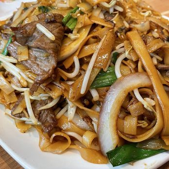 Congee Queen - Fried rice noodle with beef - Cantonese Near Me - Toronto, Ontario