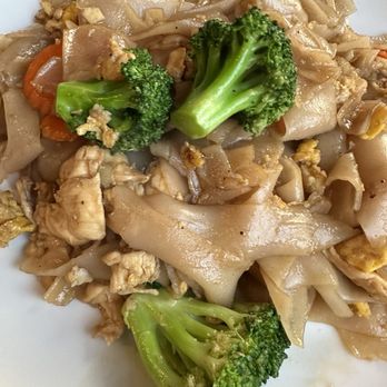 Patra Dining - Pad See Eww - Thai Near Me - Upland, California