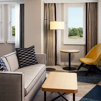 Hilton Vienna Waterfront - Guest room - Hotels Near Me - Vienna, 9 Hilton Vienna Waterfront - Guest room - Hotels Near Me - Vienna, 9