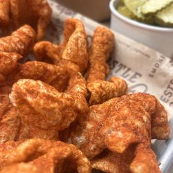 Whistle Q - Pork skins