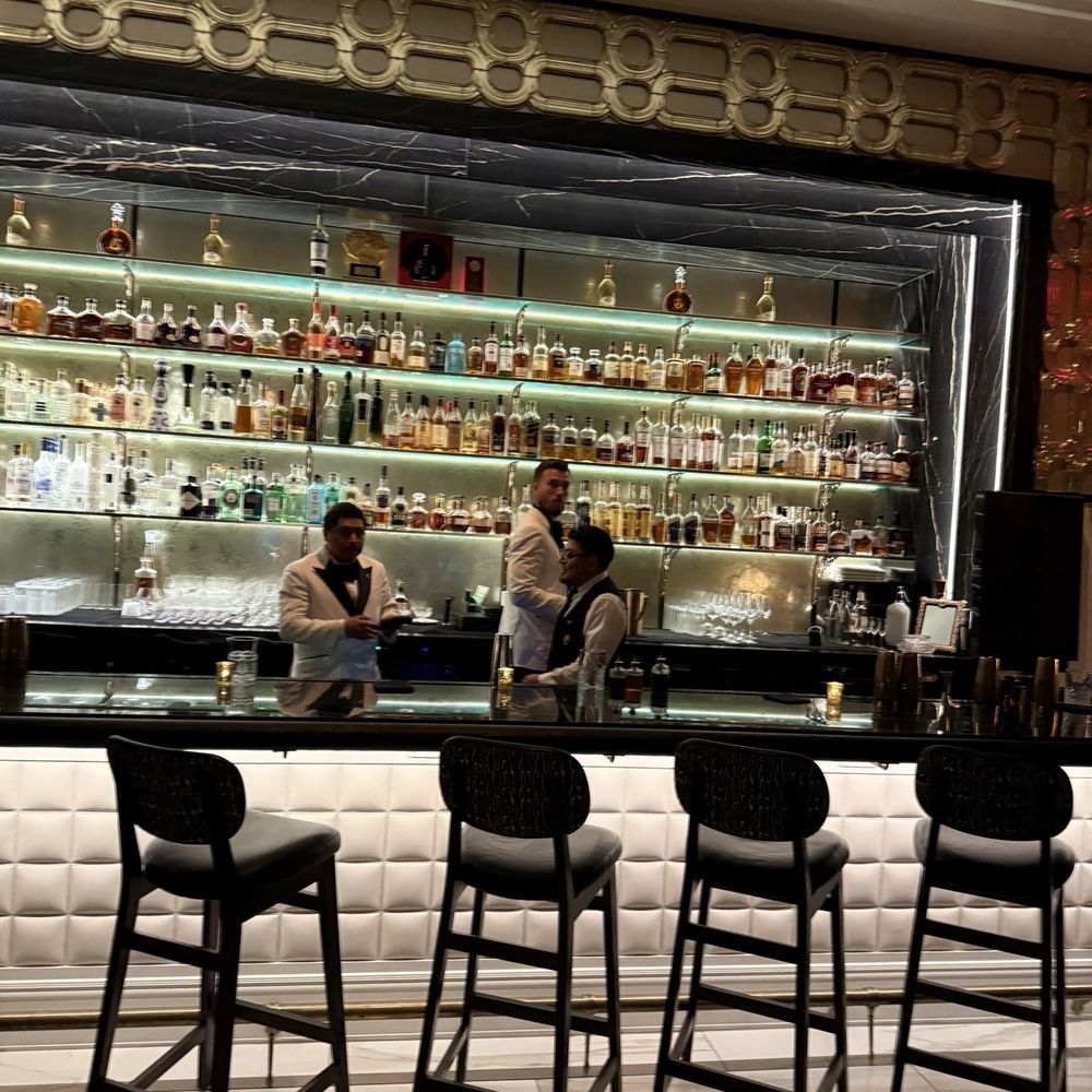 Turner's Cut - Bar Area - Cocktail Bars Near Me - Houston, Texas