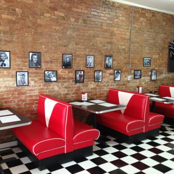 Dips And Dogs - Retro decor - Ice Cream & Frozen Yogurt Near Me - Luverne, Alabama