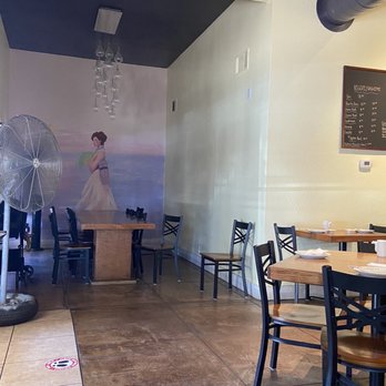 Chelsea - Plenty of space, lovely murals! - Japanese Near Me - Brentwood, California