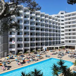 Hotel Beverly Playa - Hotelanlage mit Pool (Ansicht vom Nachbarhotel "Universal Hotel Lido Park")