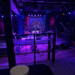 Sugar Hollow Taproom - Interesting stage set up.