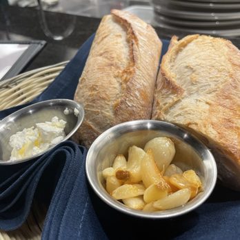 Pelican's West - Yummmy bread with butter and roasted garlic to start - Seafood Near Me - Albuquerque, New Mexico