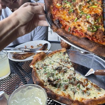 Pizza Beer & Jukebox - Pizza Near Me - Chicago, Illinois