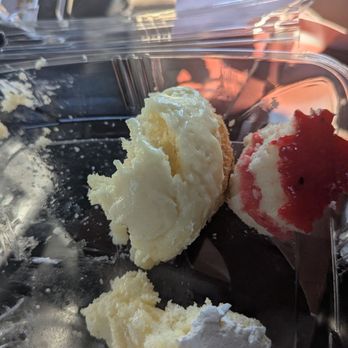 Venice Classic Pastry and Deli - Picture doesn't do it justice, we couldn't stop tasting these yummy cakes - Bakeries Near Me - La Crescenta, California