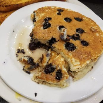 Maple Leaf Diner - They're not skimping on blueberries - American Near Me - Dallas, Texas Maple Leaf Diner - They're not skimping on blueberries - American Near Me - Dallas, Texas