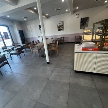 Tous Les Jours - Inside seating - Coffee & Tea Near Me - New Hyde Park, New York Tous Les Jours - Inside seating - Coffee & Tea Near Me - New Hyde Park, New York