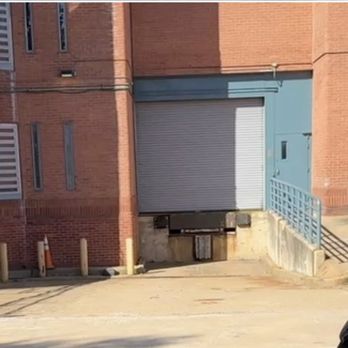 LaserShip - THIS SHOULD HAVE BEEN THE DELIVERY LOCATION, A LOADING DOCK, NOT A MAILROOM. - Couriers & Delivery Services Near Me - Hyattsville, Maryland