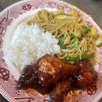 Nine Tailed Fox - SINGAPORE NOODLE and general tso chicken with white rice - Chinese Near Me - Baltimore, Maryland Nine Tailed Fox - SINGAPORE NOODLE and general tso chicken with white rice - Chinese Near Me - Baltimore, Maryland