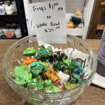 310 Peddlers - Bowl of frogs - Antiques Near Me - Greenville, Michigan