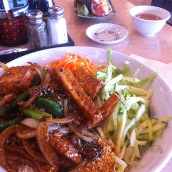 Pho An & Sushi Bar - Vermicelli w tofu and spicy tuna handroll - Vietnamese Near Me - Conroe, Texas Pho An & Sushi Bar - Vermicelli w tofu and spicy tuna handroll - Vietnamese Near Me - Conroe, Texas
