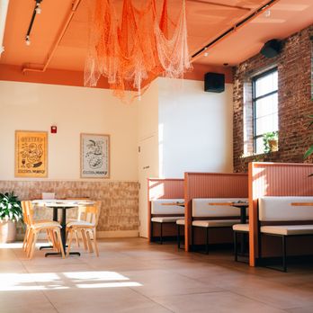 Extra Wavy - Dining Room - Seafood Near Me - St. Louis, Missouri
